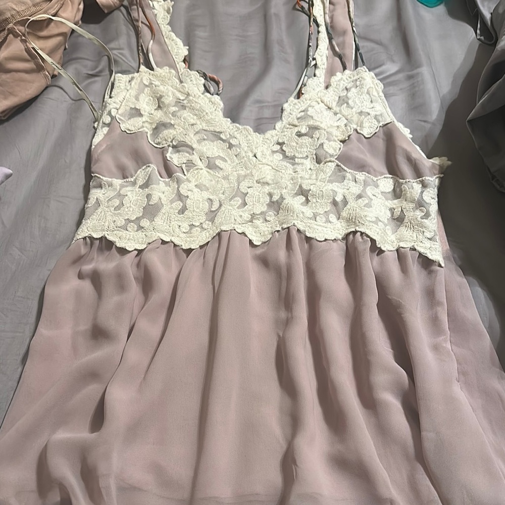 Lace Trimmed Sleeveless Top in Light Pink and Cream